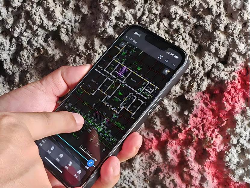 现场监理环节,工程师使用luck18网址看图大师看图标记